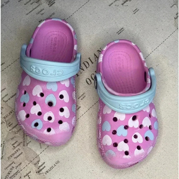 CROCS Other - Crocs Classic Clogs Pink Hearts Size 7